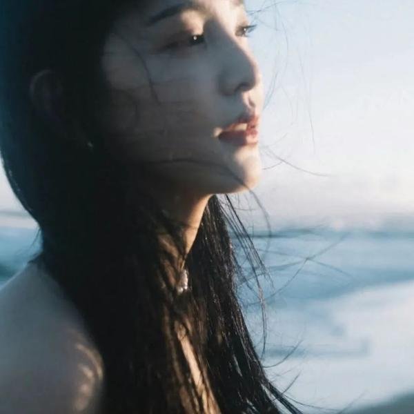 在星光掩映下